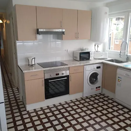 Inviting 4-Bed Apartment In Ri *