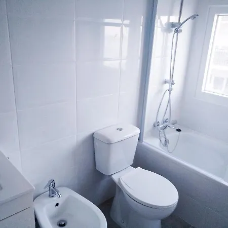 Apartment Inviting 4-Bed Apartment In Ri Dean Pequeno