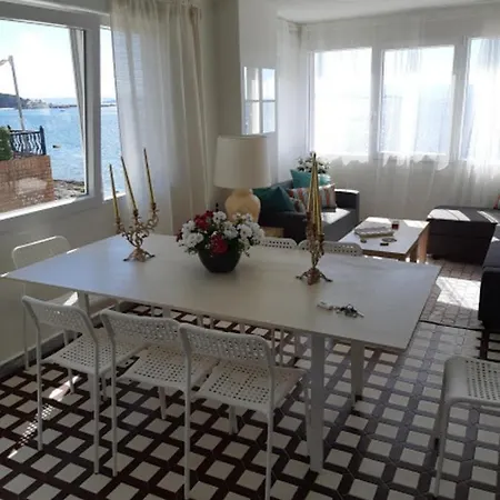 Inviting 4-Bed Apartment In Ri * Dean Pequeno
