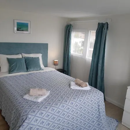 Inviting 4-Bed Apartment In Ri Dean Pequeno